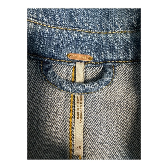 Free People Distressed Denim Jacket Oversized Blue Button Up Long Sleeve Size XS - Picture 5 of 7